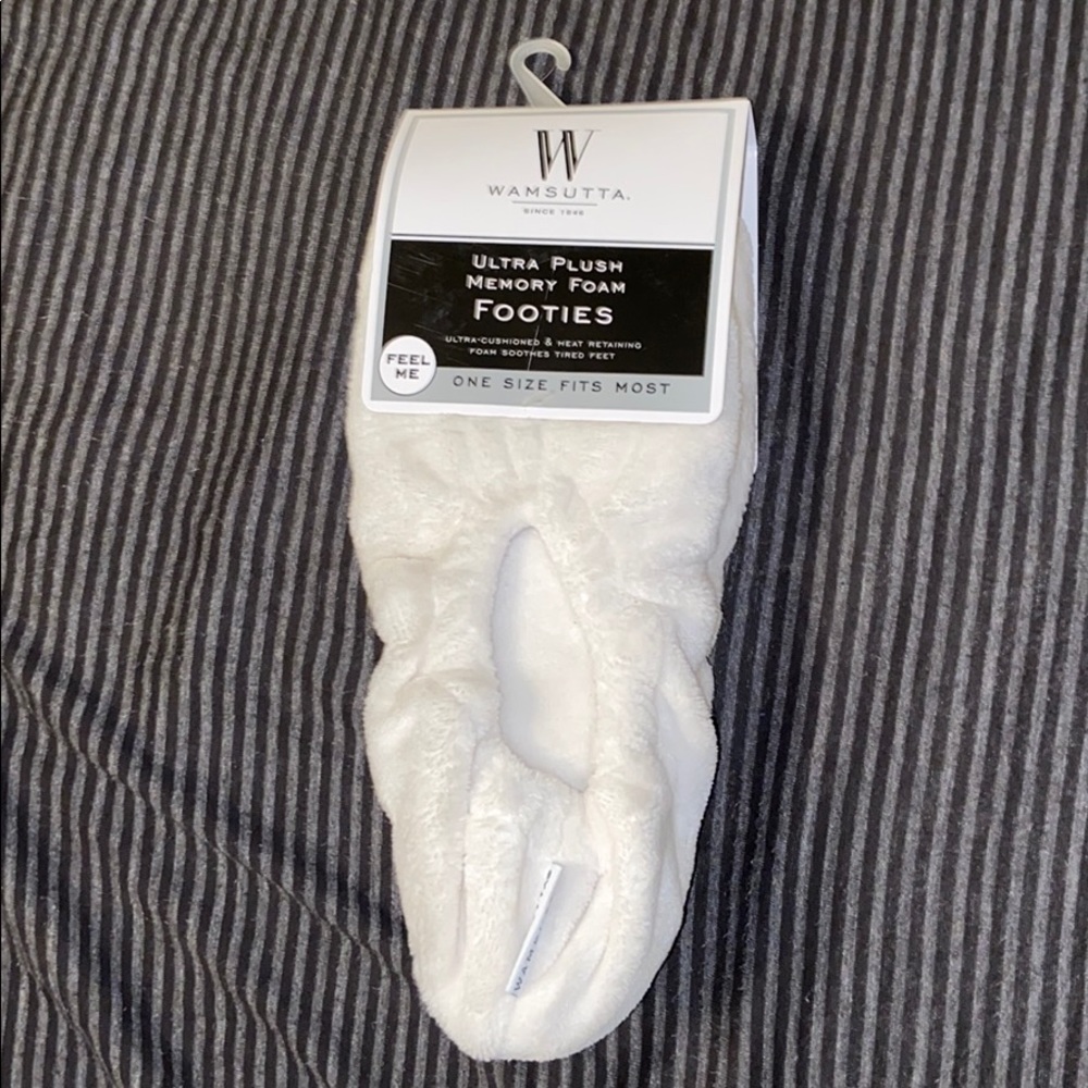 NWT, Ivory memory foam footies